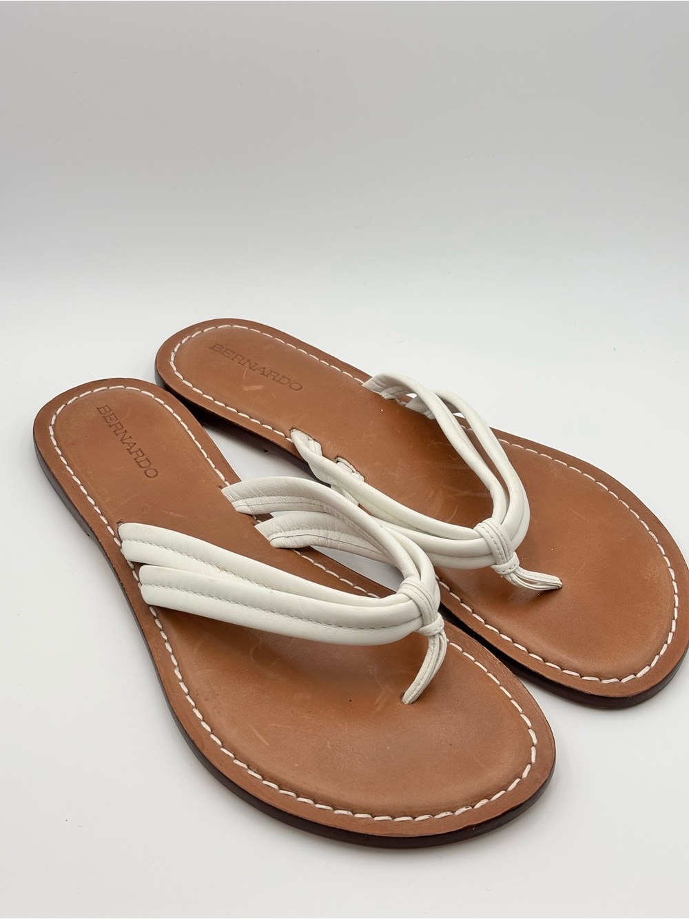 Bernardo Miami Thong Sandal White Leather Knot-Top Women's Sandal Size 11M
